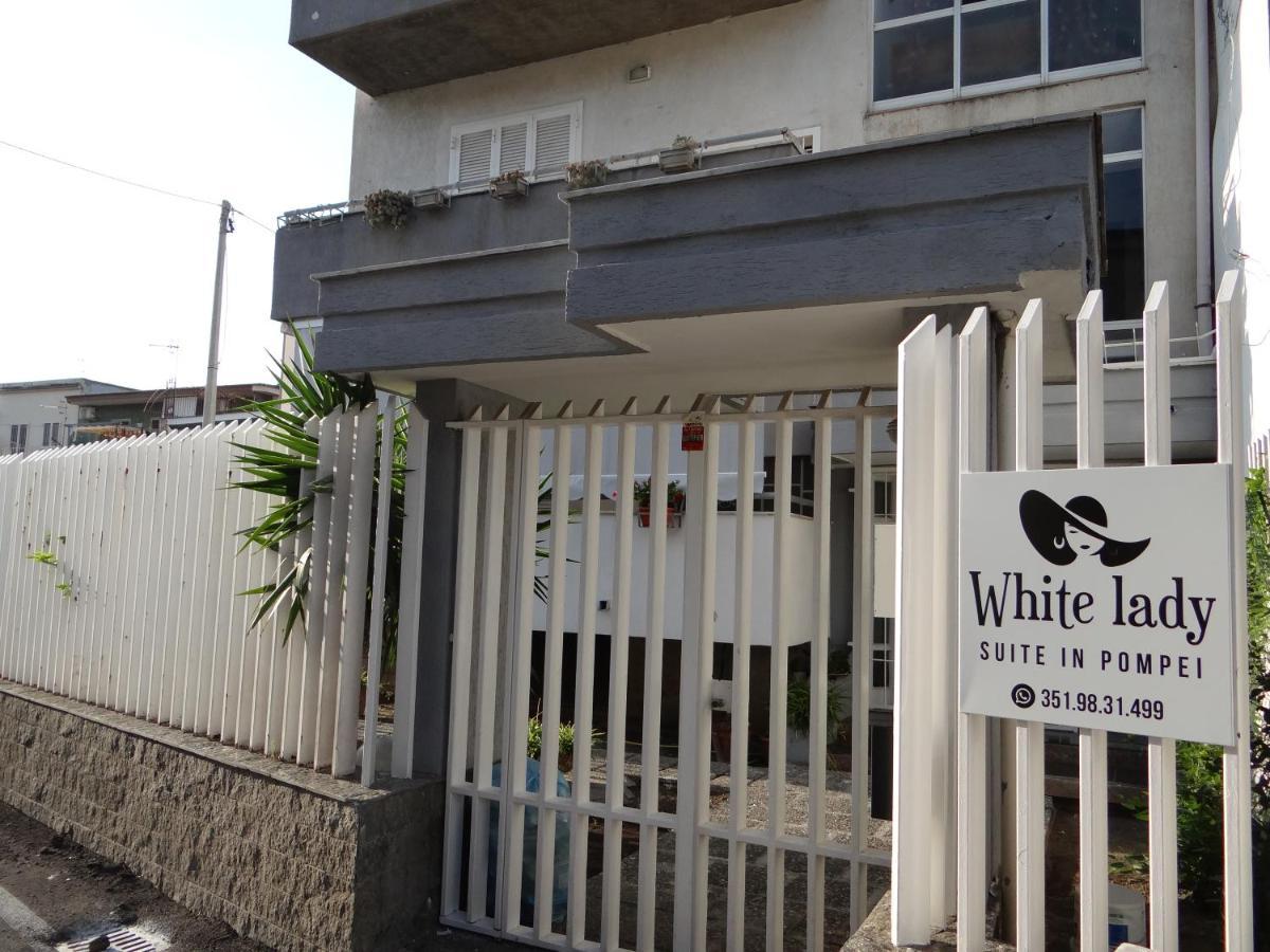White Lady Apartment
